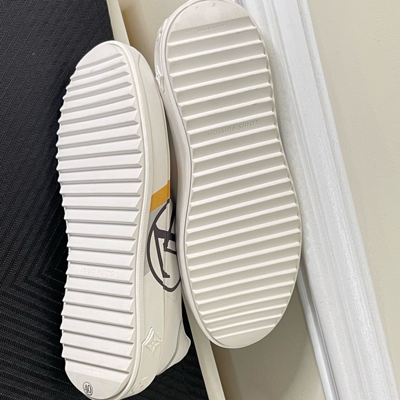SOLD 😃  AUTHENTIC Louis Vuitton Women’s LV Off White Sneakers Sz. US 9.5 - Picture 13 of 16